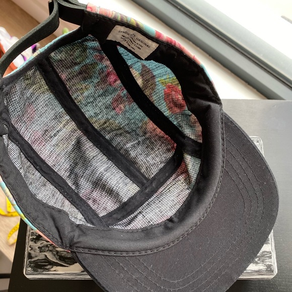 Floral strapback hat - Picture 4 of 5